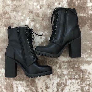 Black lace up boots! Combat style ❤️